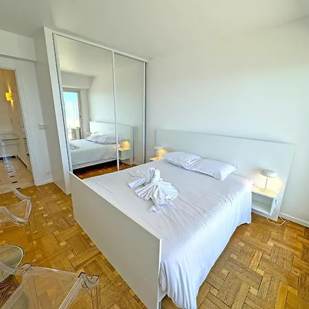 Stunning Rooftop Retreat On The Promenade Des Apartament Nicea