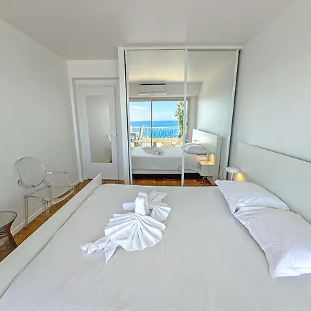 Stunning Rooftop Retreat On The Promenade Des Apartament *