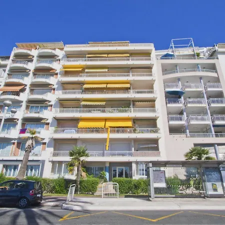 Stunning Rooftop Retreat On The Promenade Des Apartament *