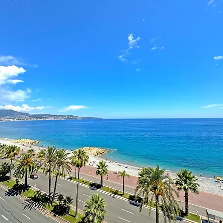 Stunning Rooftop Retreat On The Promenade Des Apartament *