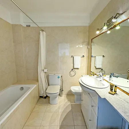 Apartament Stunning Rooftop Retreat On The Promenade Des *