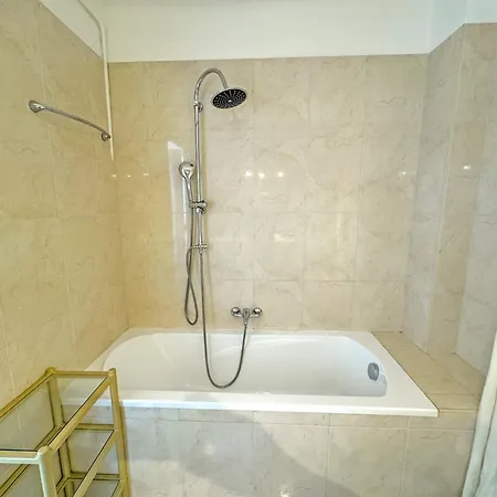 Apartament Stunning Rooftop Retreat On The Promenade Des Nicea