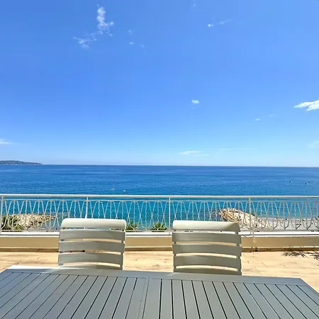 Stunning Rooftop Retreat On The Promenade Des