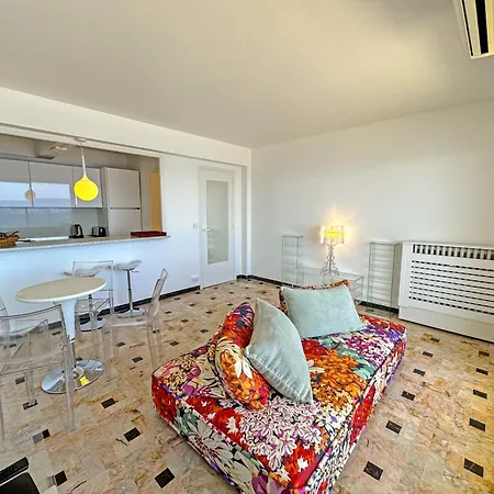 Apartament Stunning Rooftop Retreat On The Promenade Des *
